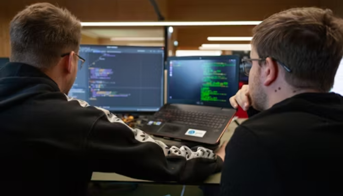 Discover how custom software for business efficiency solves unique challenges by providing tailored functionality, streamlining operations, and improving productivity. Learn why custom software outperforms off-the-shelf software in achieving optimal business efficiency and sustained growth.